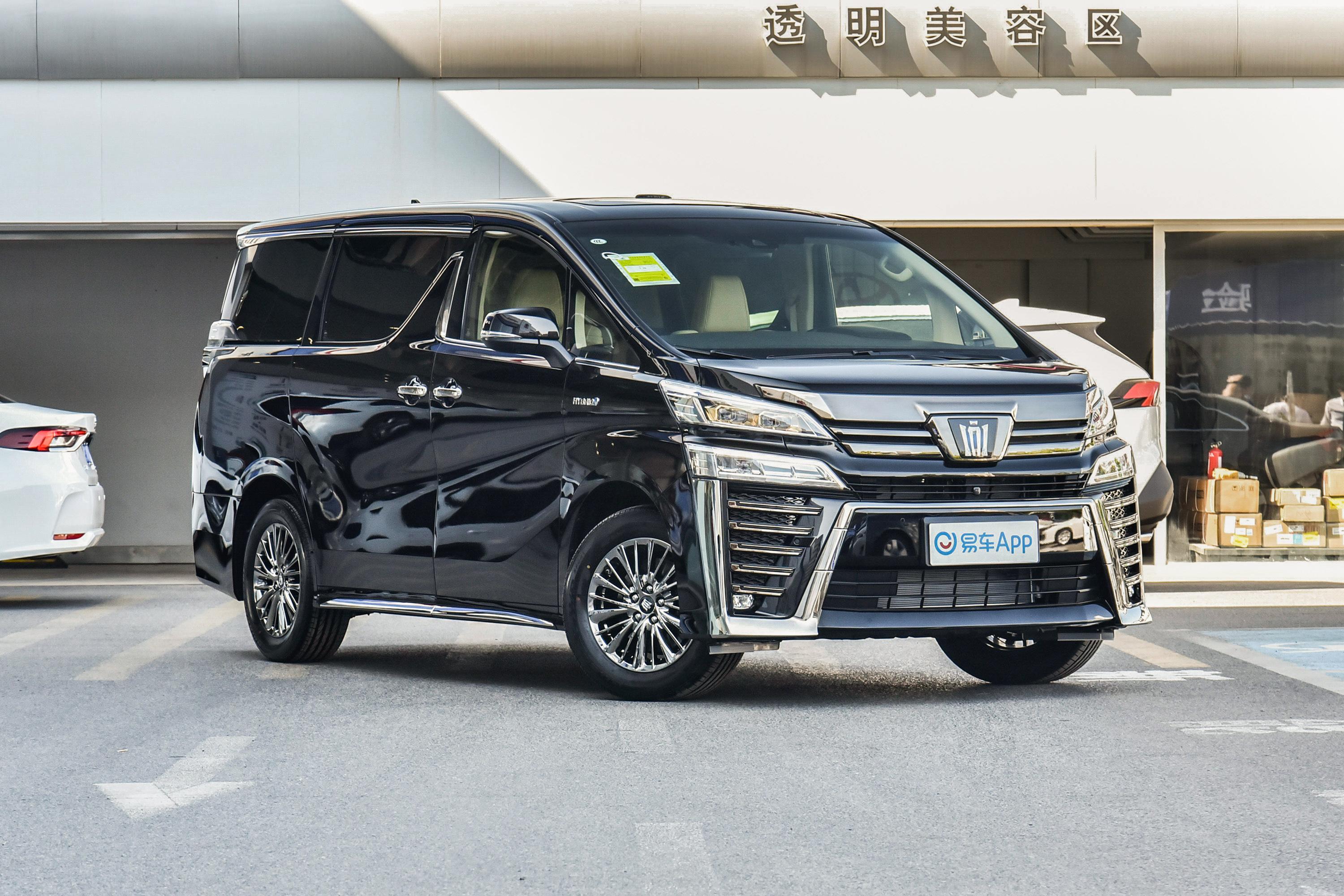 2023款 威尔法 皇冠 2.5l hv至尊版外观