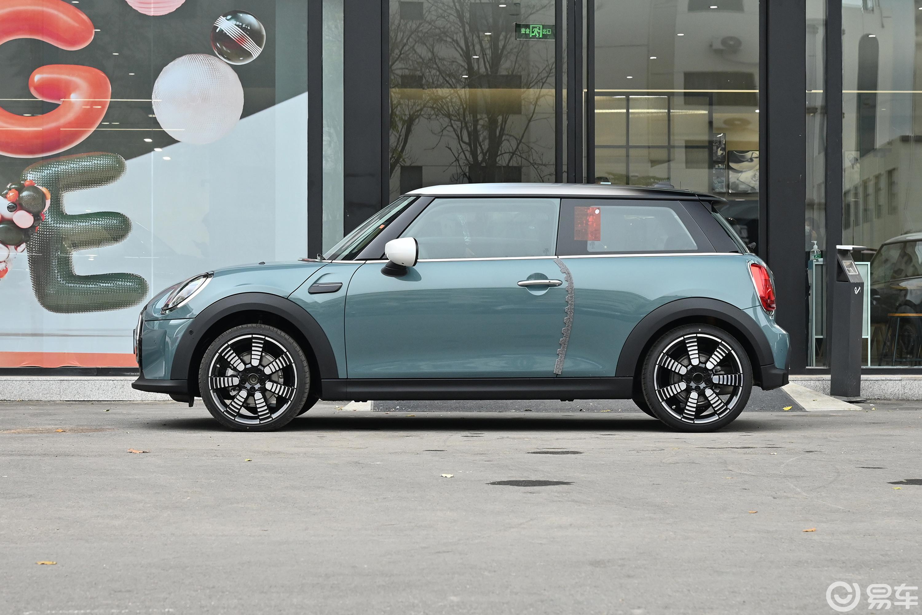 【MINI1.5T COOPER 弧光特别版正侧车头向左水平图片-汽车图片大全】-易车