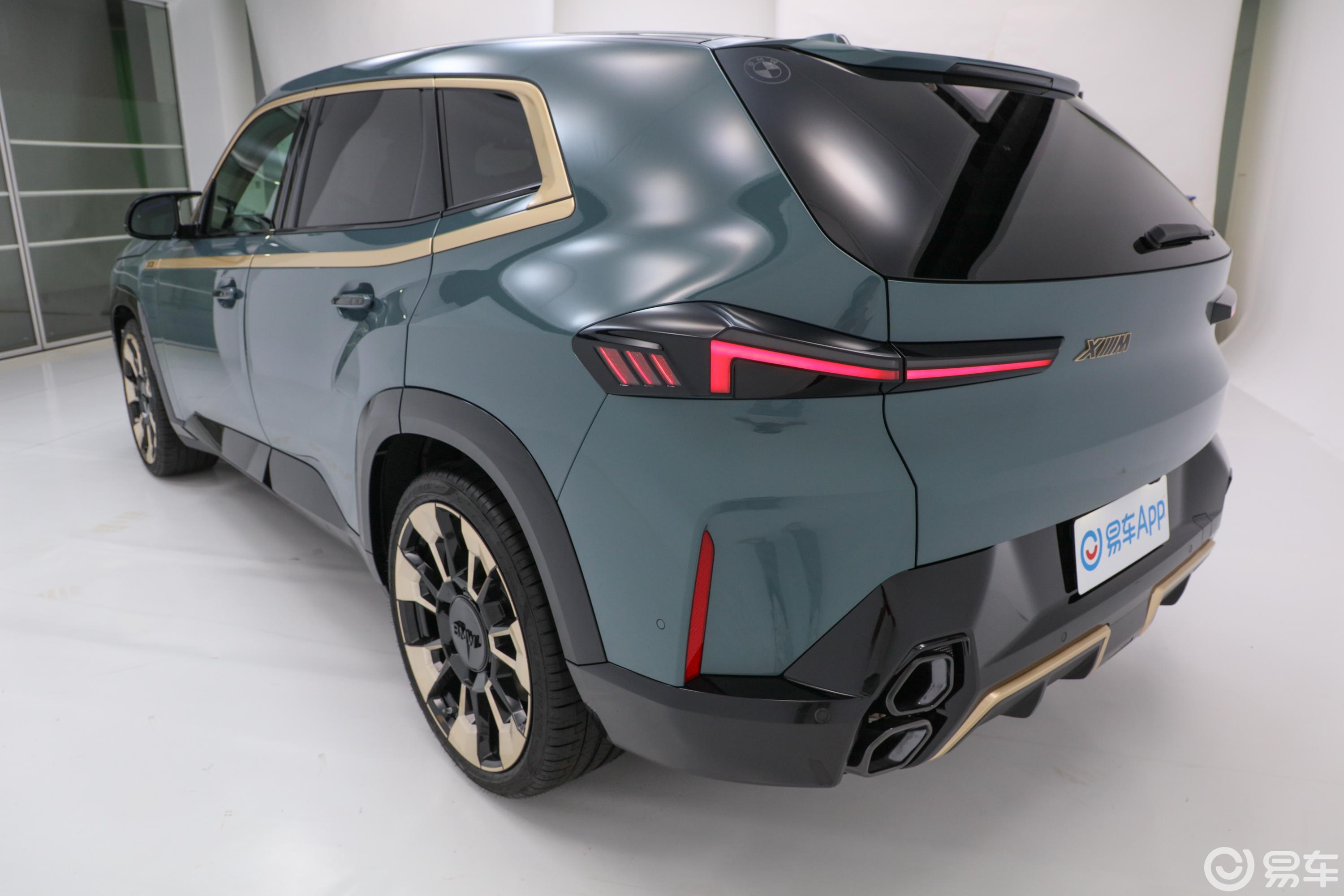 【宝马XM4.4T 78km 标准版侧后45度车头向左水平图片-汽车图片大全】-易车