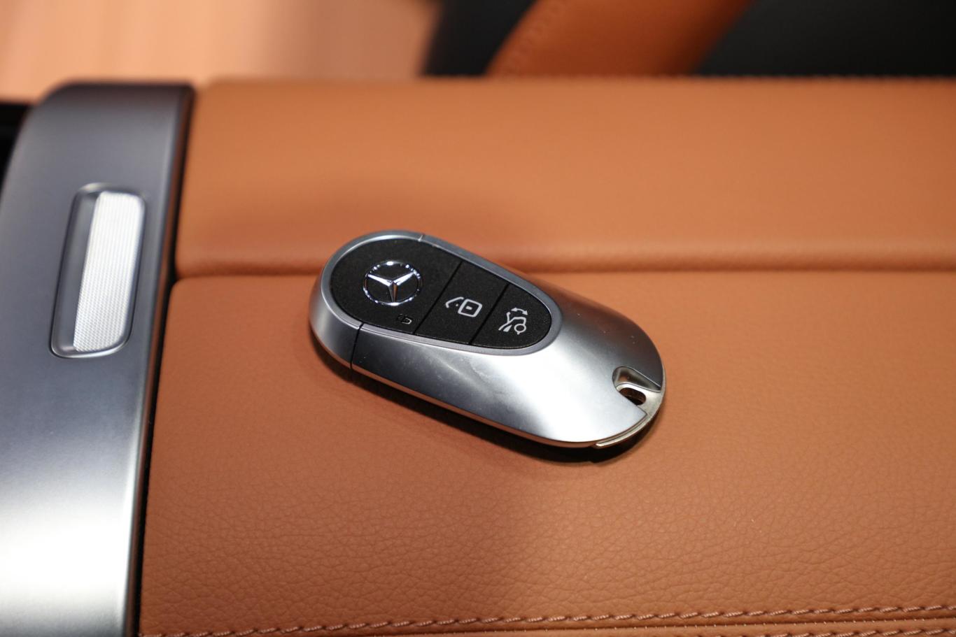 奔驰glcglc 300 l 4matic 豪华型 5座钥匙正面