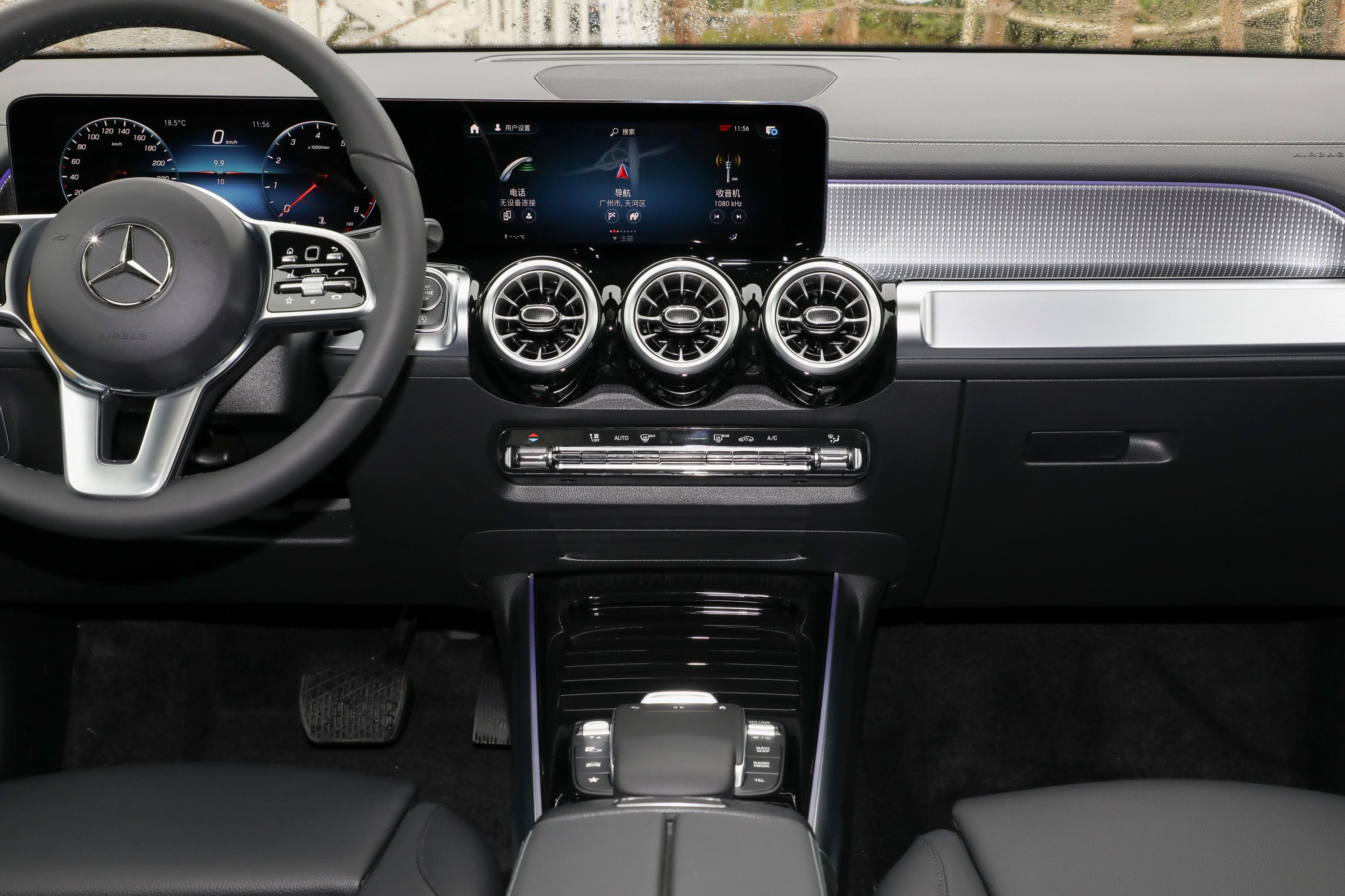 2023款 奔驰glb glb 220 时尚型内饰