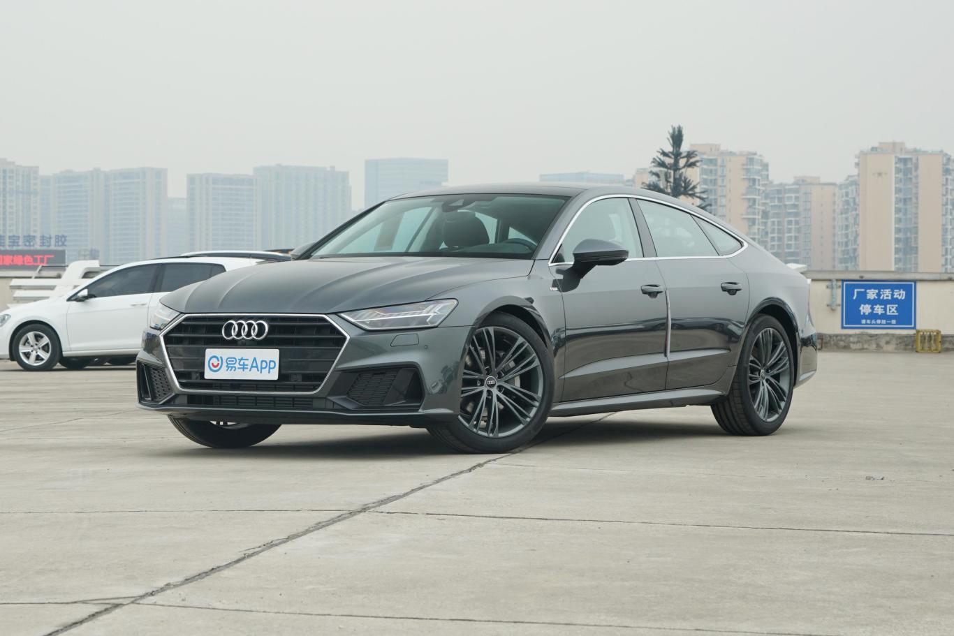 奥迪a745 tfsi 臻选型侧前45度车头向左水平