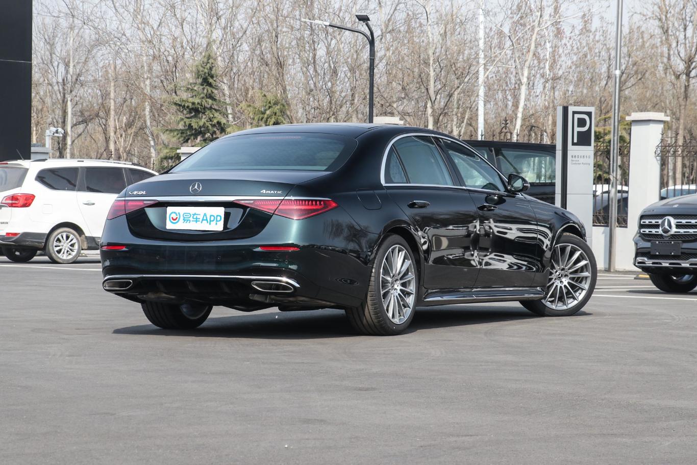 奔驰s级s 450 l 4matic侧后45度车头向右水平