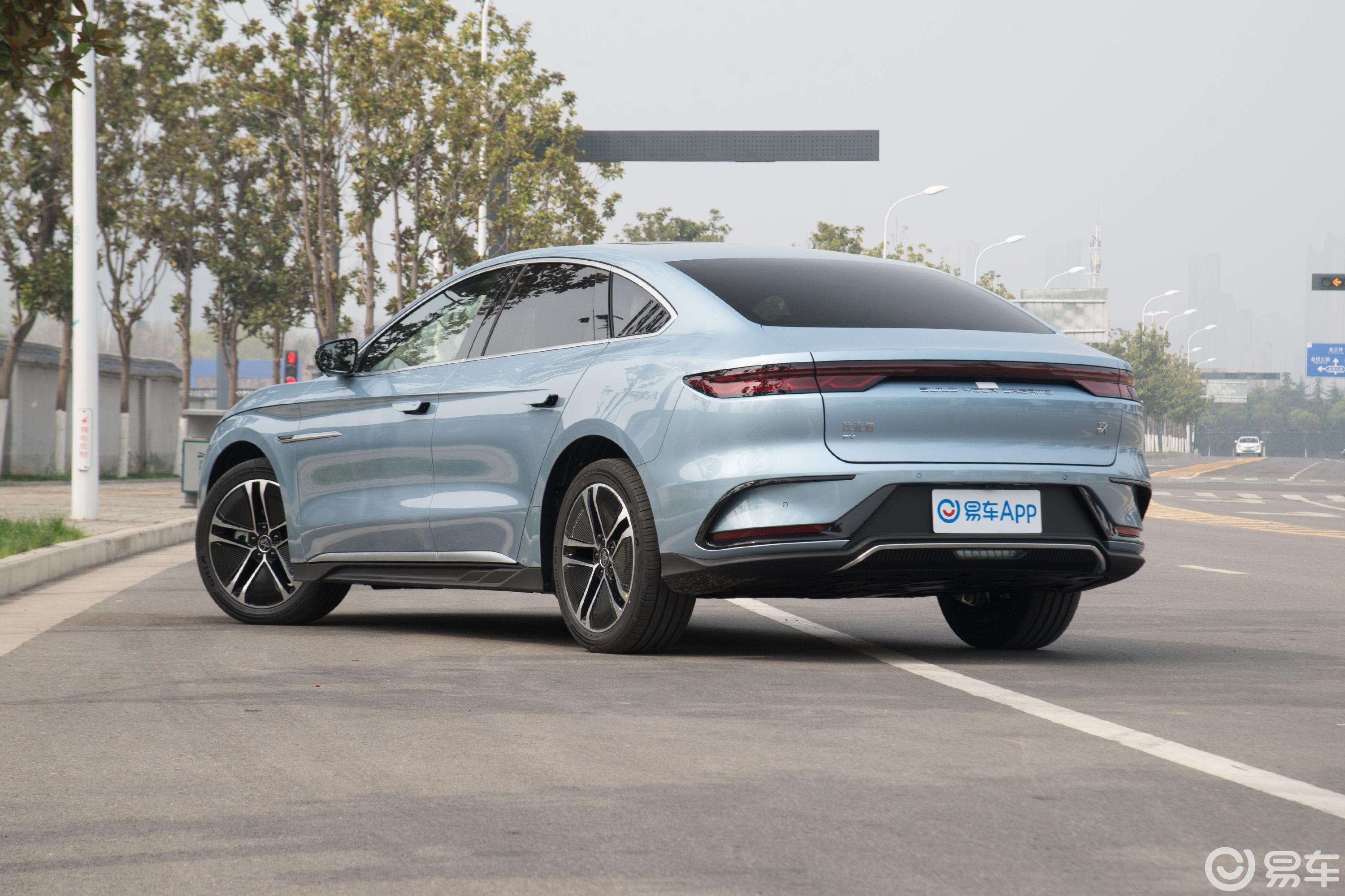 【汉冠军版 EV 605km 前驱尊贵型侧后45度车头向左水平图片-汽车图片大全】-易车