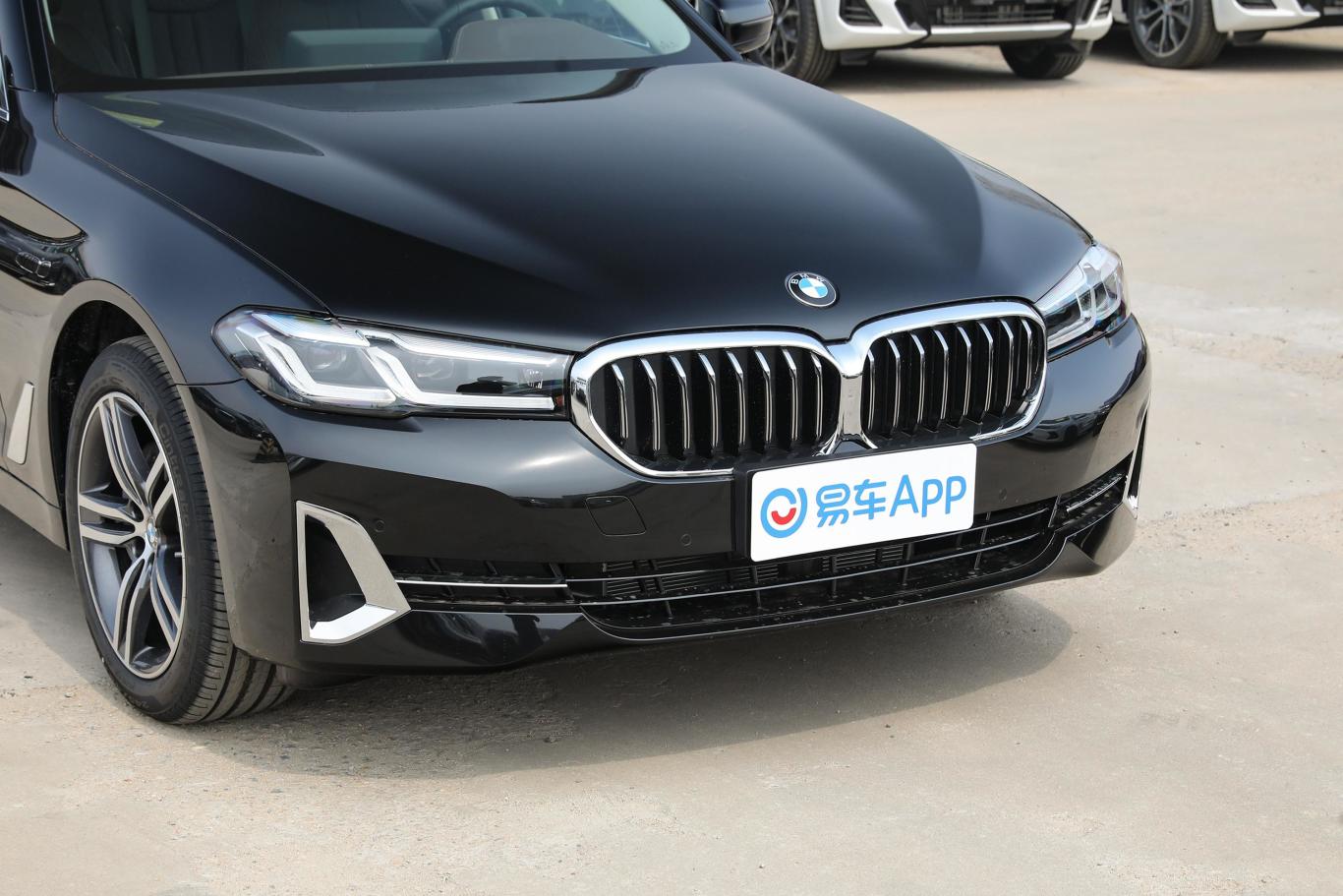 【宝马5系530li xdrive 豪华套装前格栅侧俯拍图片-汽车图片大全】