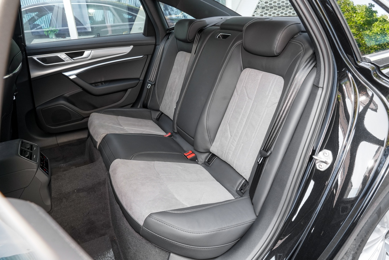 奥迪a6l改款 45 tfsi 臻选动感型后排座椅