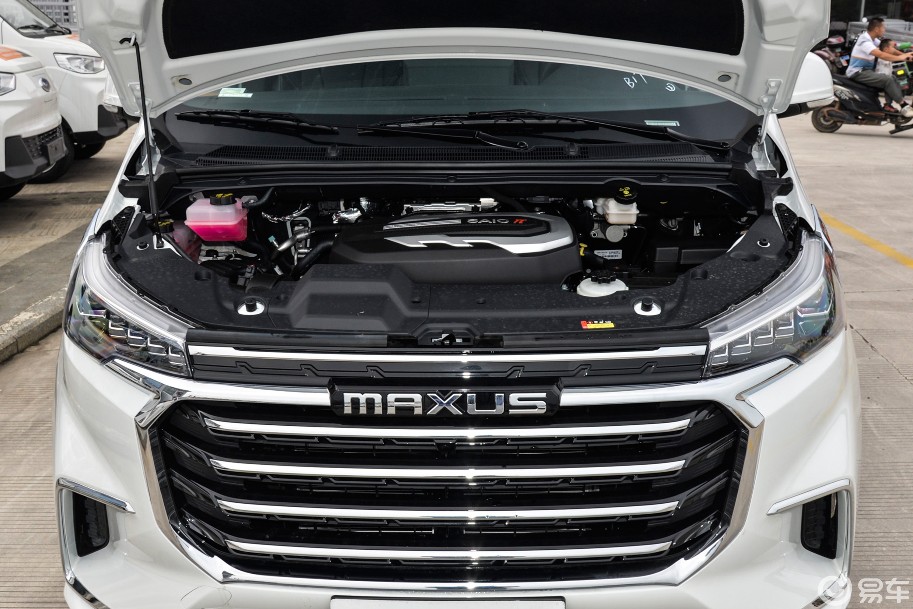 【上汽大通maxus G20改款 Es 2 0t 手动超值版 9座 柴油发动机舱整体图片 汽车图片大全】 易车