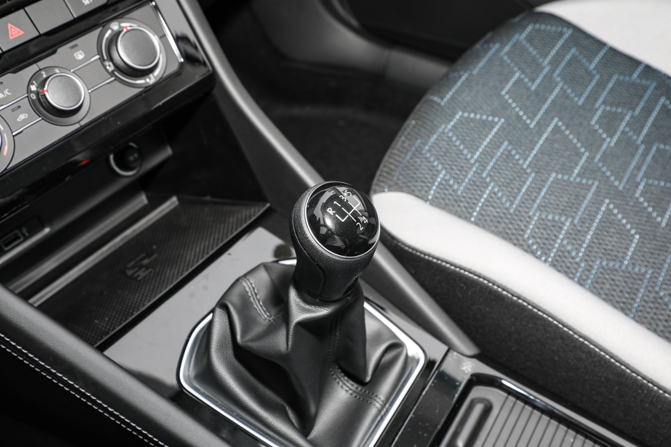 捷达vs7280tsi 手动进取版换挡装置