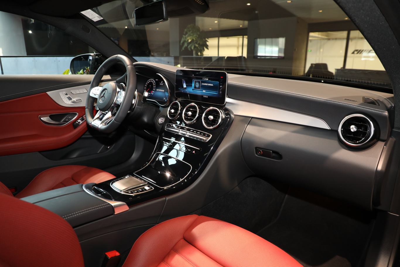 奔驰c级 amgamg c 43 4matic 轿跑车内饰全景副驾方向