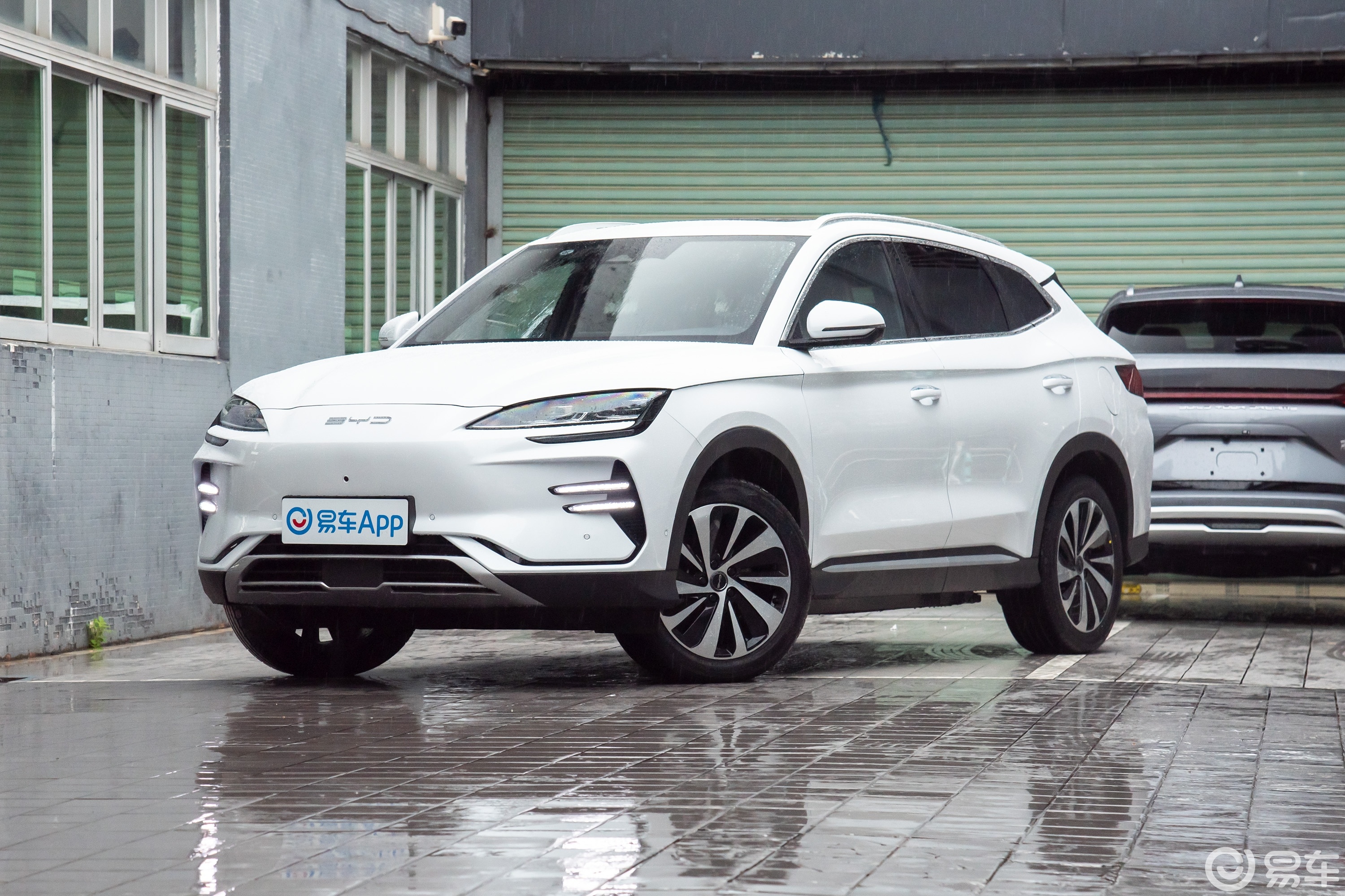 【宋PLUS新能源EV 冠军版 605km 旗舰PLUS侧前45度车头向左水平图片-汽车图片大全】-易车