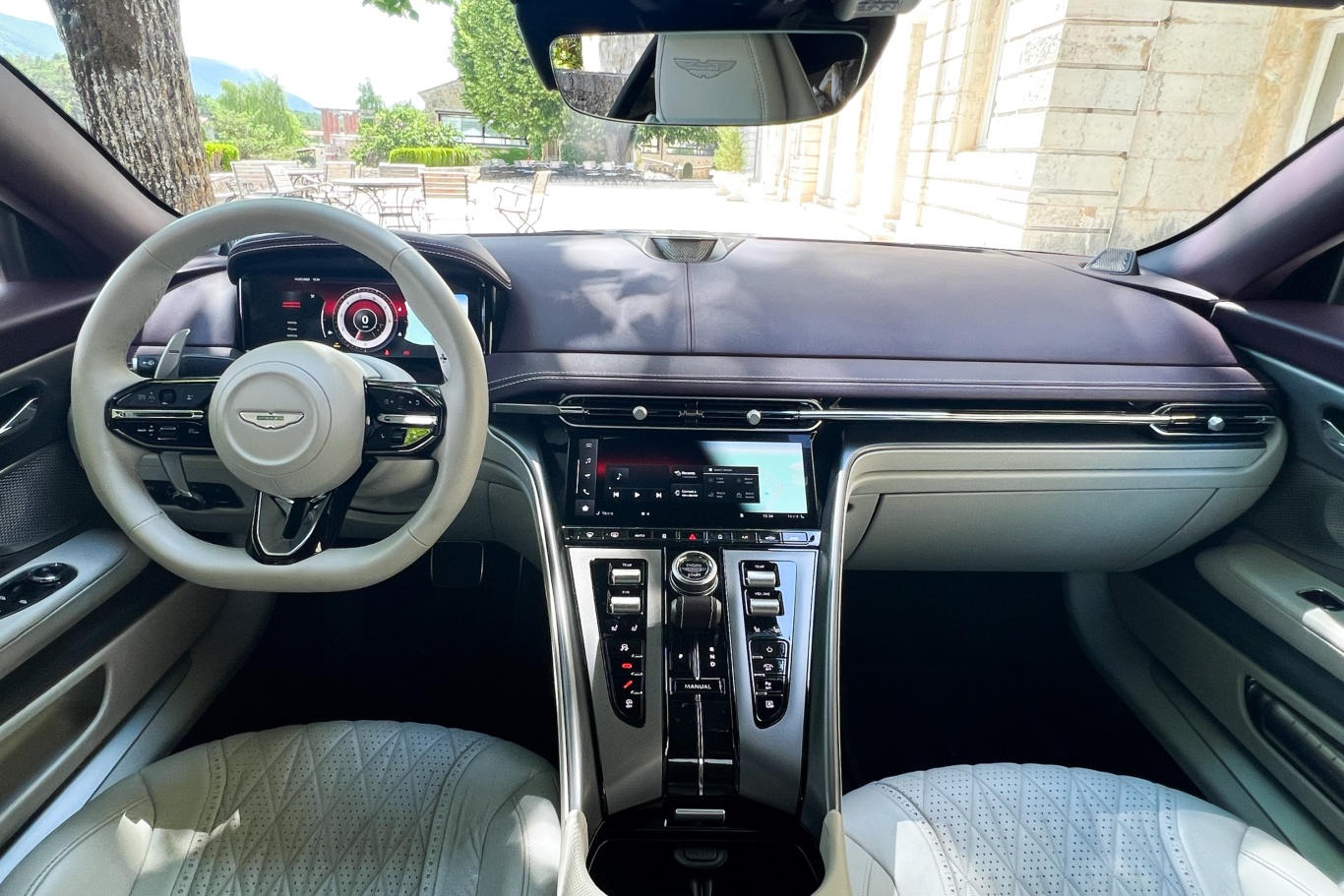 【阿斯顿·马丁DB124.0T V8内饰全景正拍图片-汽车图片大全】-易车