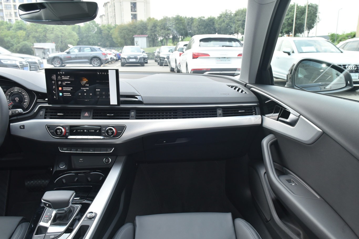 【奥迪A4(进口)Avant 40 TFSI 大探险家型副驾驶位区域图片-汽车图片大全】-易车