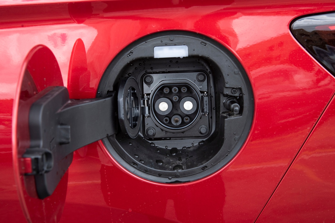 宋plus新能源ev 冠军版 520km 旗舰型快充充电口