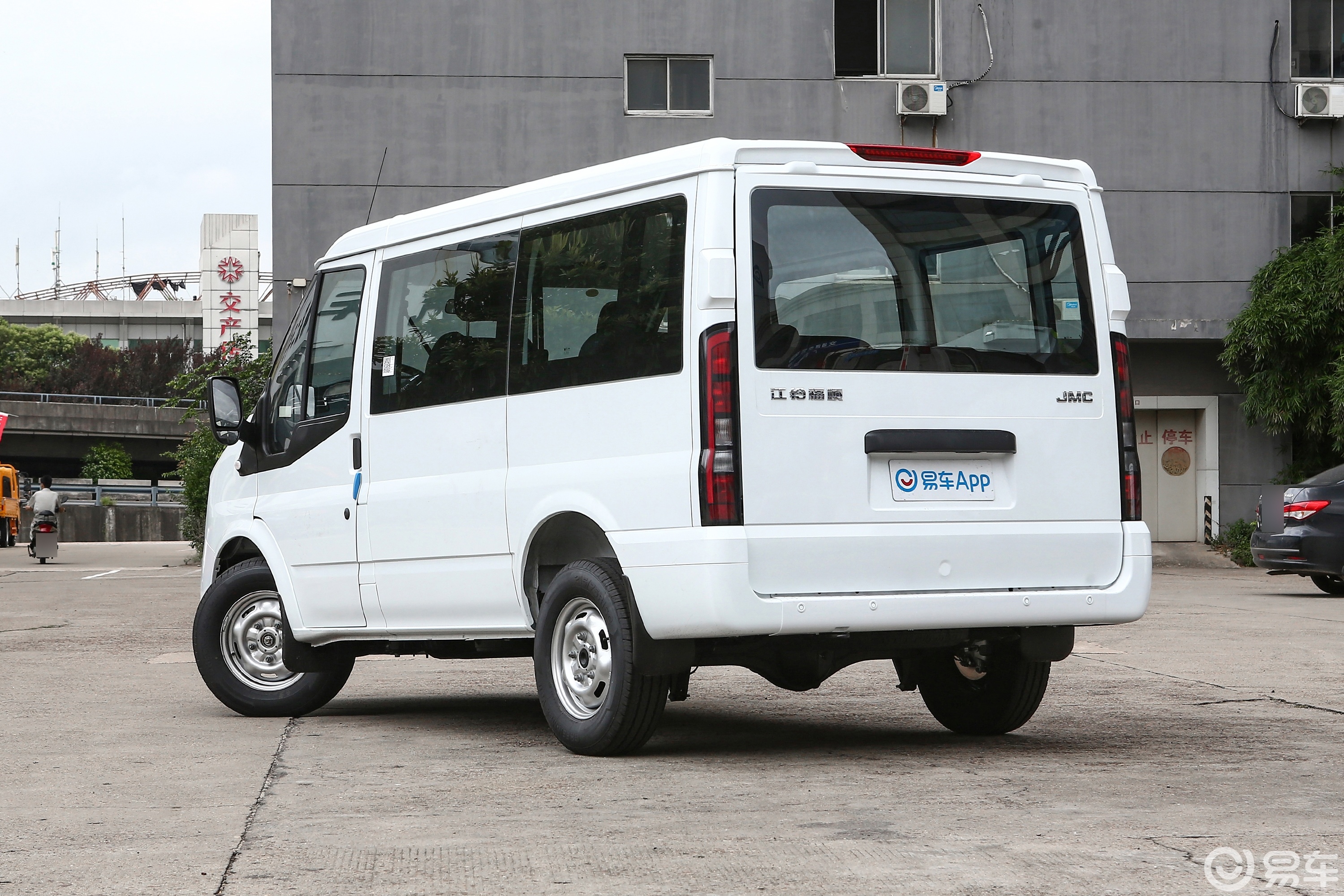 【江铃福顺2.0T 自动短轴低顶商运型多功能乘用车(上掀尾门) 6座 柴油侧后45度车头向左水平图片-汽车图片大全】-易车