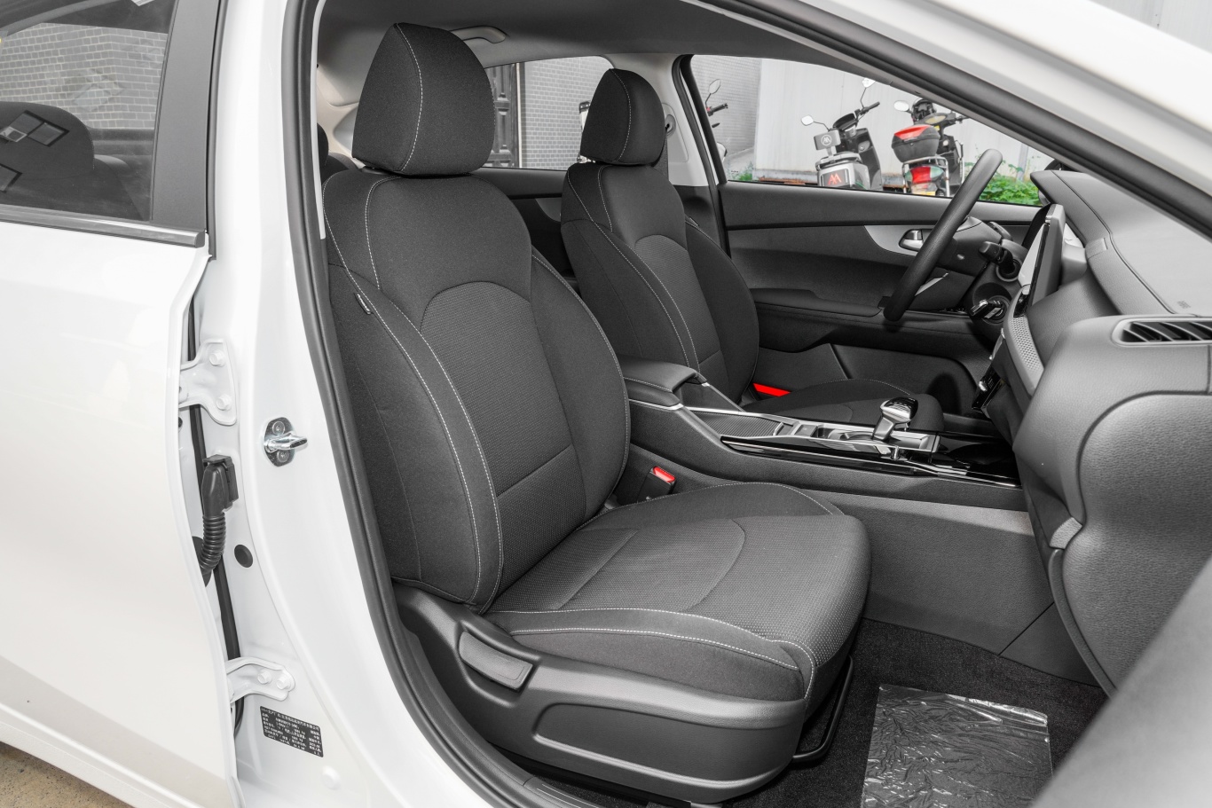 Instalaci¨®n del conjunto de asiento en cabina de cami¨®n Beiben