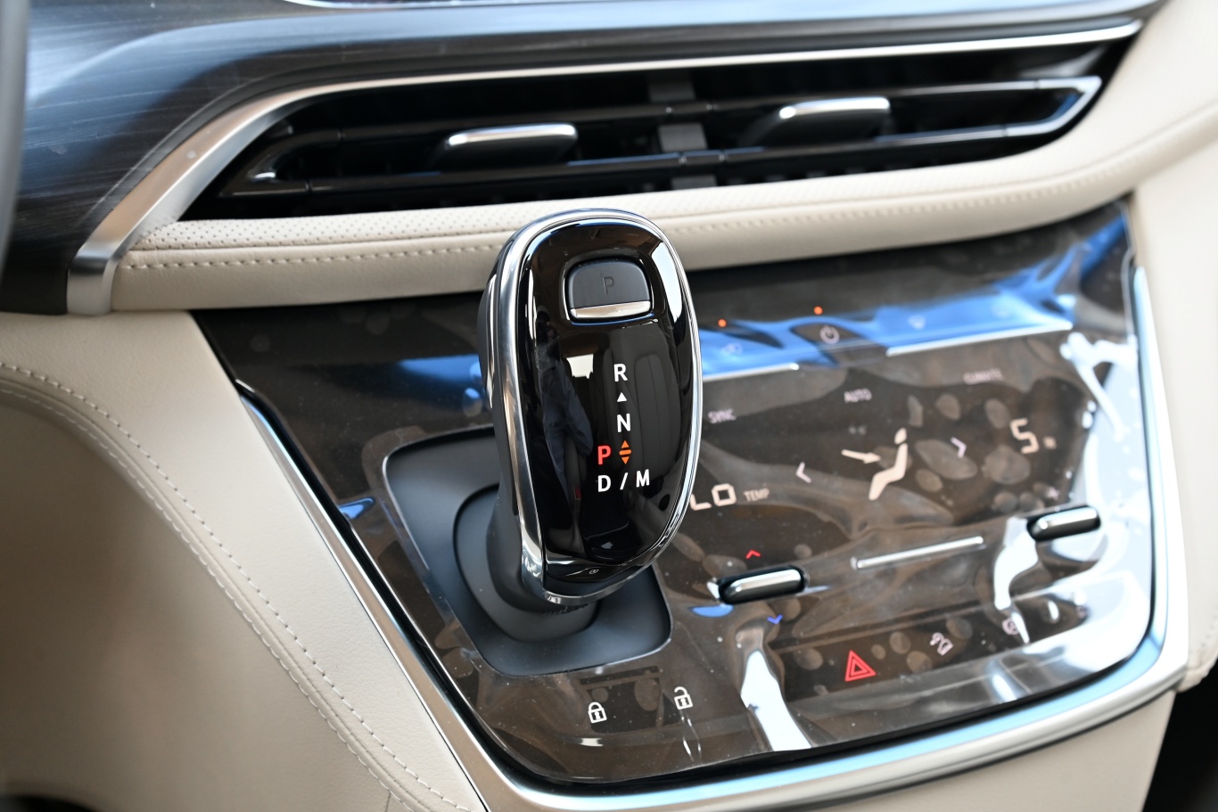 别克gl8es陆尊 2.0t 尊享型 7座换挡杆