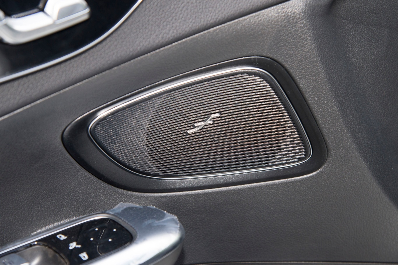 奔驰c级c 200 l 运动版音响和品牌