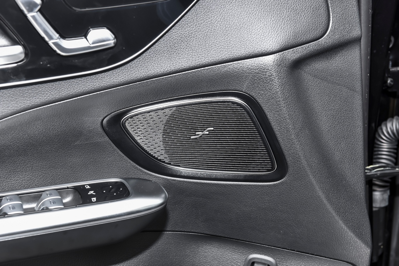 奔驰c级c 260 l音响和品牌