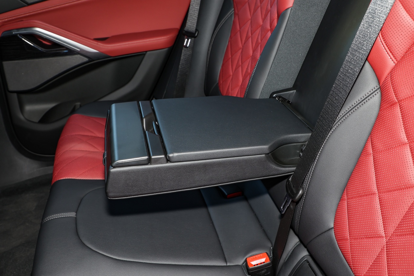 宝马x6改款 xdrive40i m运动套装后排中央扶手