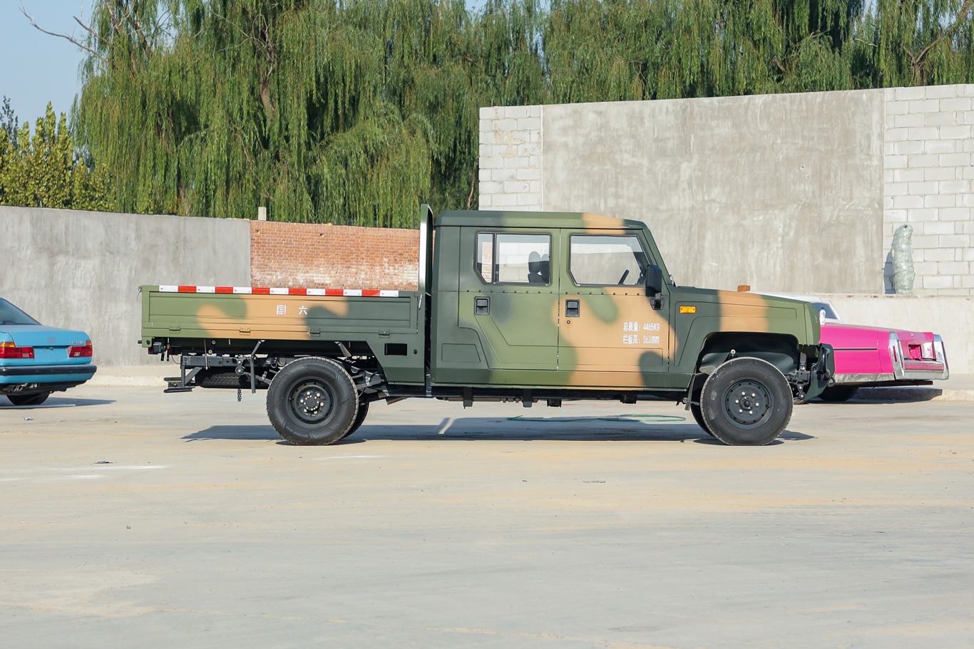 勇士皮卡分体 双排 2.4t 手动 3695轴距 柴油 国vi正侧车头向右水平