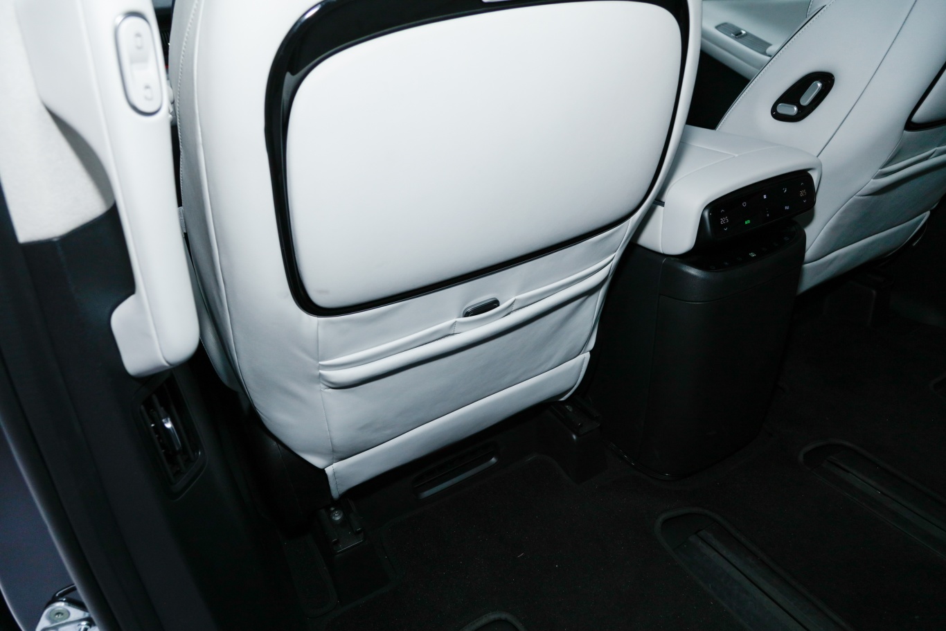 【小鹏X9640 四驱高性能 Max后排功能图片-汽车图片大全】-易车
