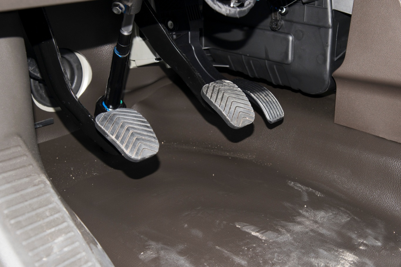 五菱荣光新卡1.5l 单排基本型 2座脚踏板