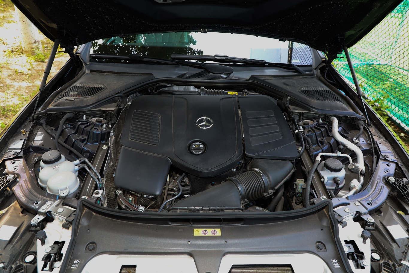 奔驰e级e 300 l 运动尊贵型发动机/电机特写