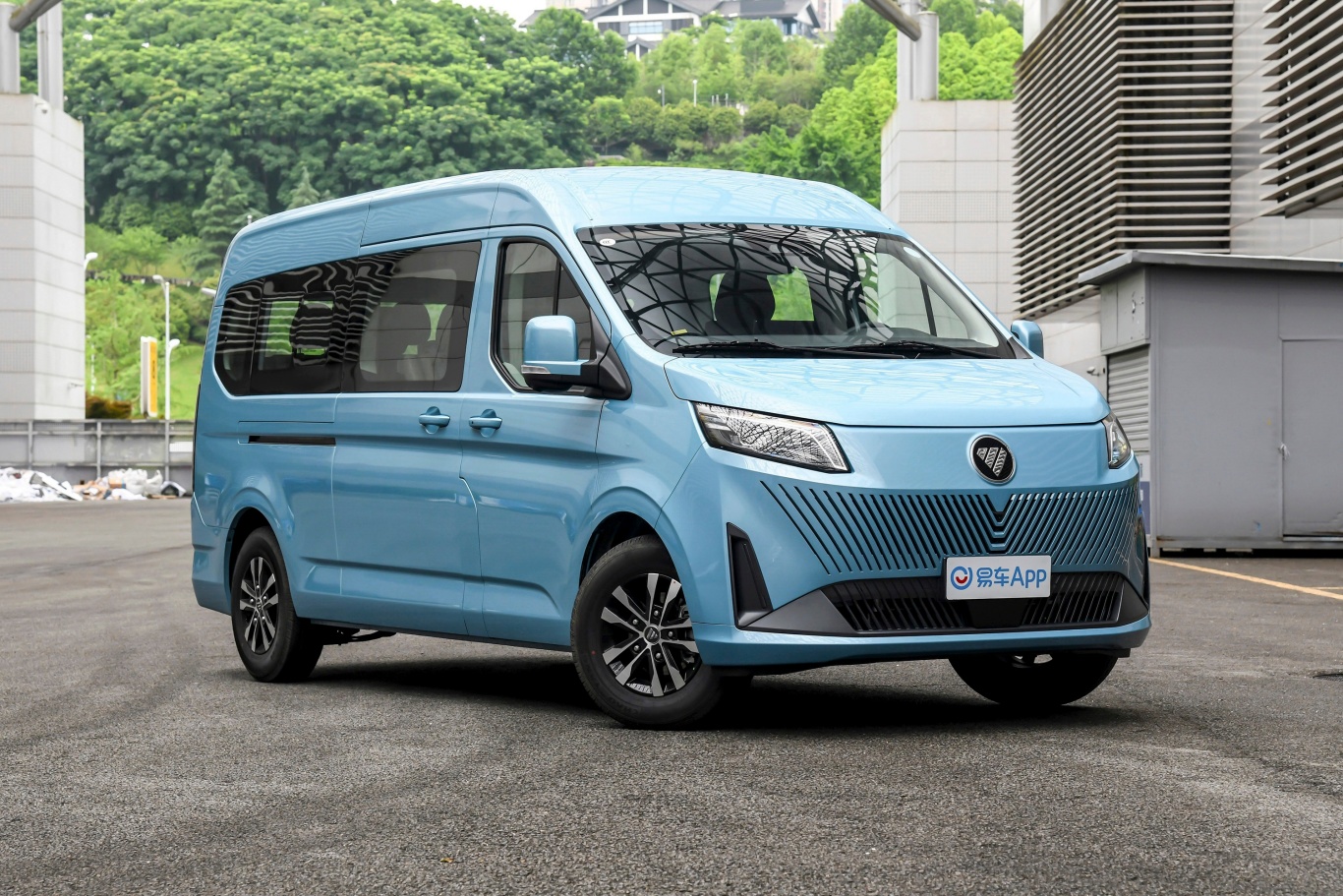 【图雅诺X6PRO高级营运 2.0T 手动长轴中顶 7/9座侧前45度车头向右水平图片-汽车图片大全】-易车