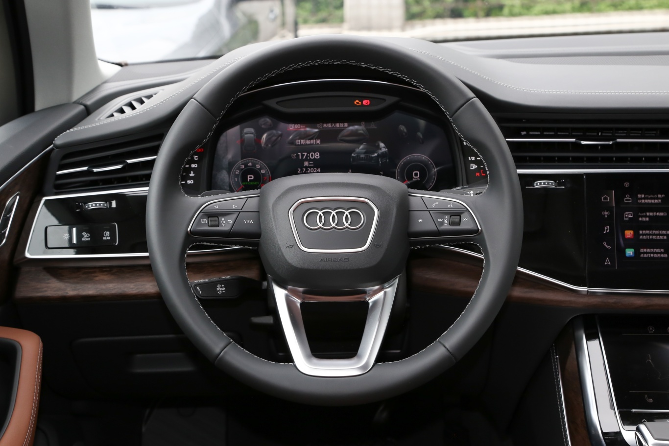 奥迪q745 tfsi quattro s line黑武士型 5座方向盘