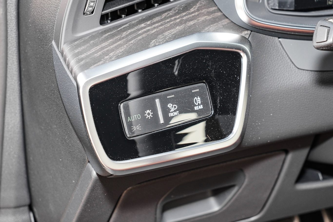 【奥迪A6L45 TFSI quattro 尊享动感型灯光控制区图片-汽车图片大全】-易车