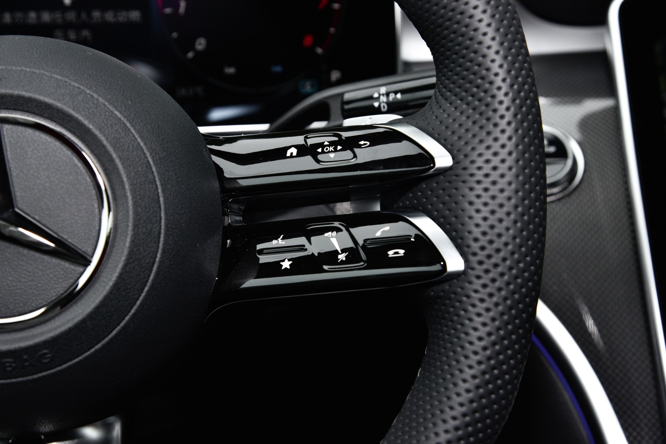 【奔驰CLECLE 300 4MATIC 豪华型轿跑车右侧方向盘功能按键图片-汽车图片大全】-易车