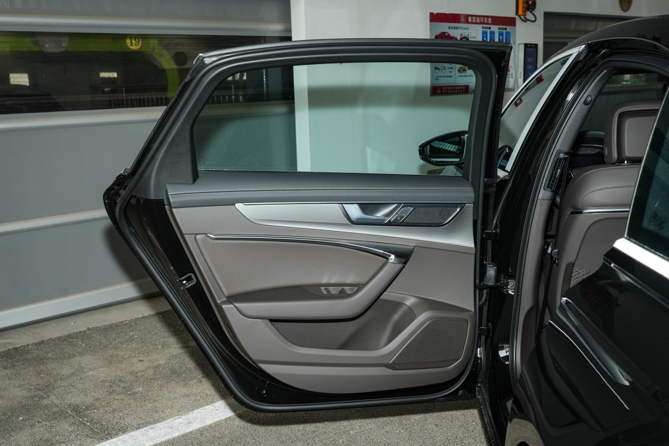 【奥迪A6L45 TFSI quattro 臻选动感型驾驶员侧后车门图片-汽车图片大全】-易车