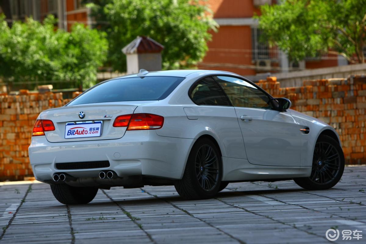 【宝马m32009款双门轿跑车侧后45度车头向右水平汽车图片-汽车图片