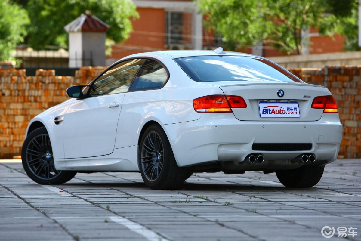 【宝马m32009款双门轿跑车侧后45度车头向左水平汽车图片-汽车图片