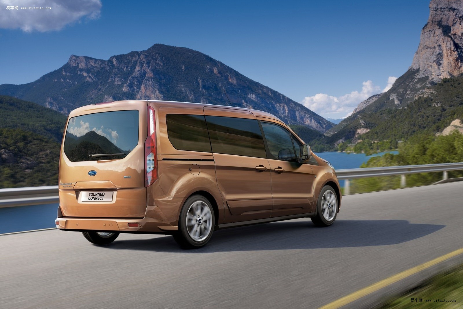 福特2013款transit官图发布 空间更多变