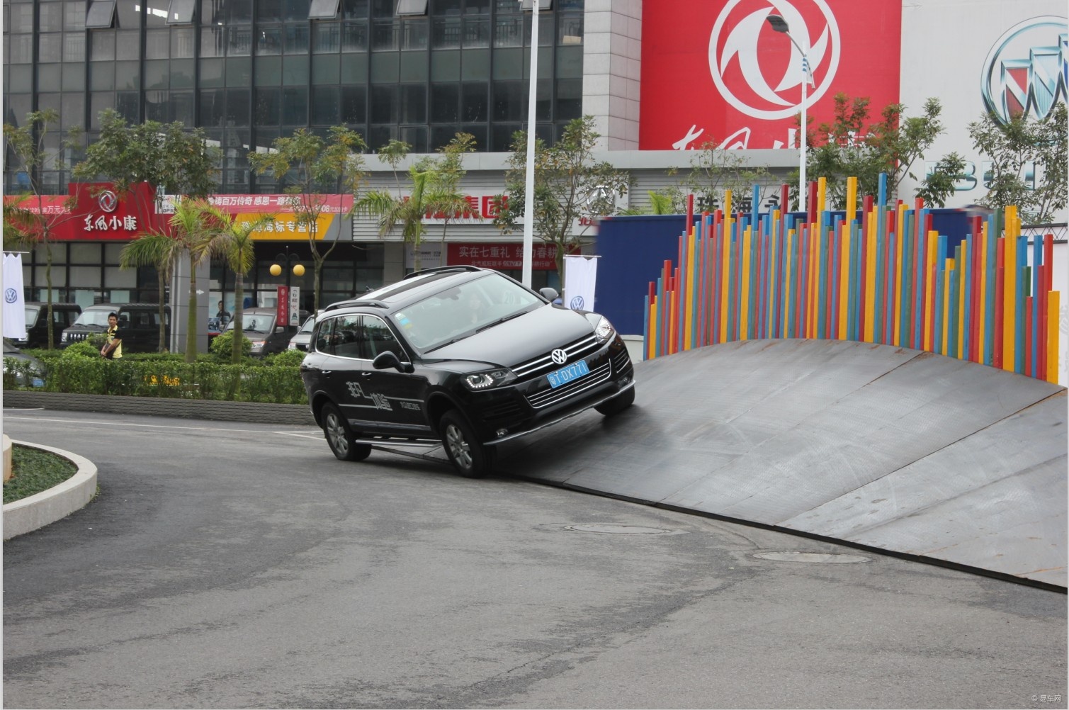 挑战45度斜坡 珠海华熙途锐越野试驾会