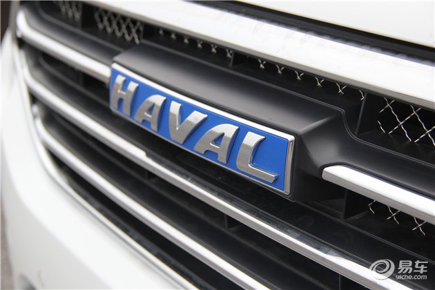 哈弗h7延续了哈弗最新家族式设计语言,同时也会提供"双色车标"版本