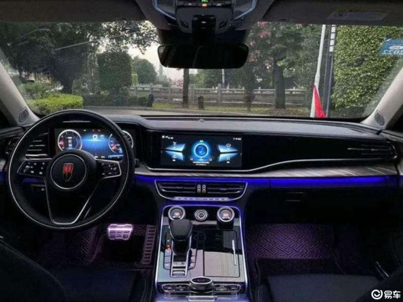 评分:5分内饰的做工,用料都是非常精细的,氛围灯也十分的酷炫,在典雅