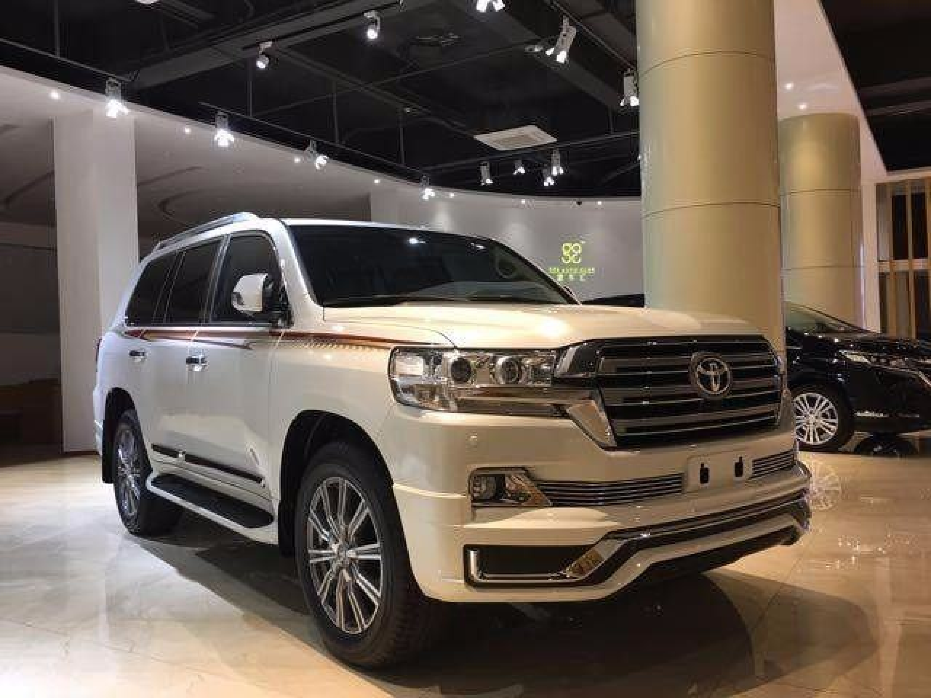 17款酷路泽4000中东版操控驾驭无可替代