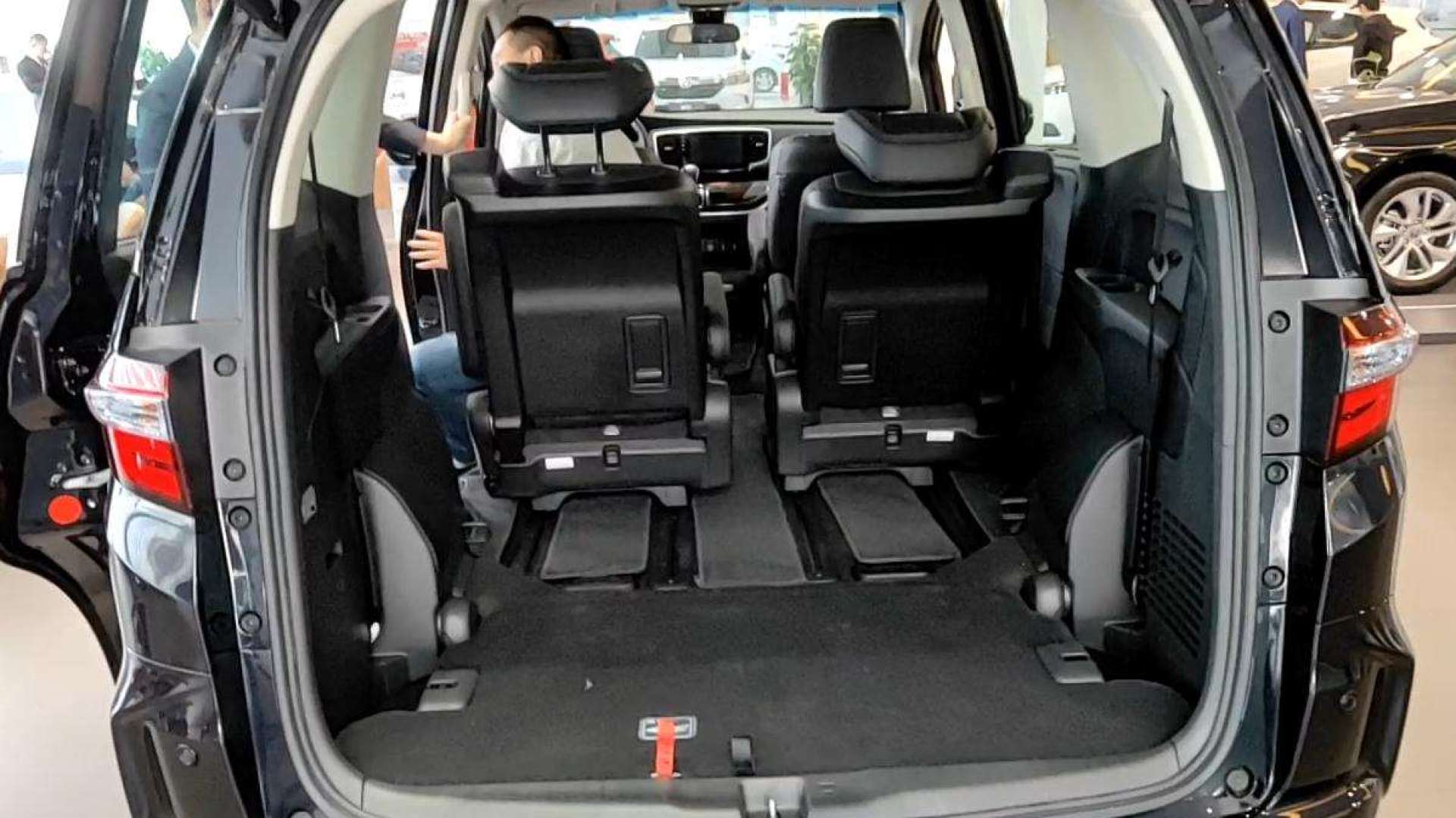 探店实拍 | 奥德赛锐·混动后备箱空间到底有多大