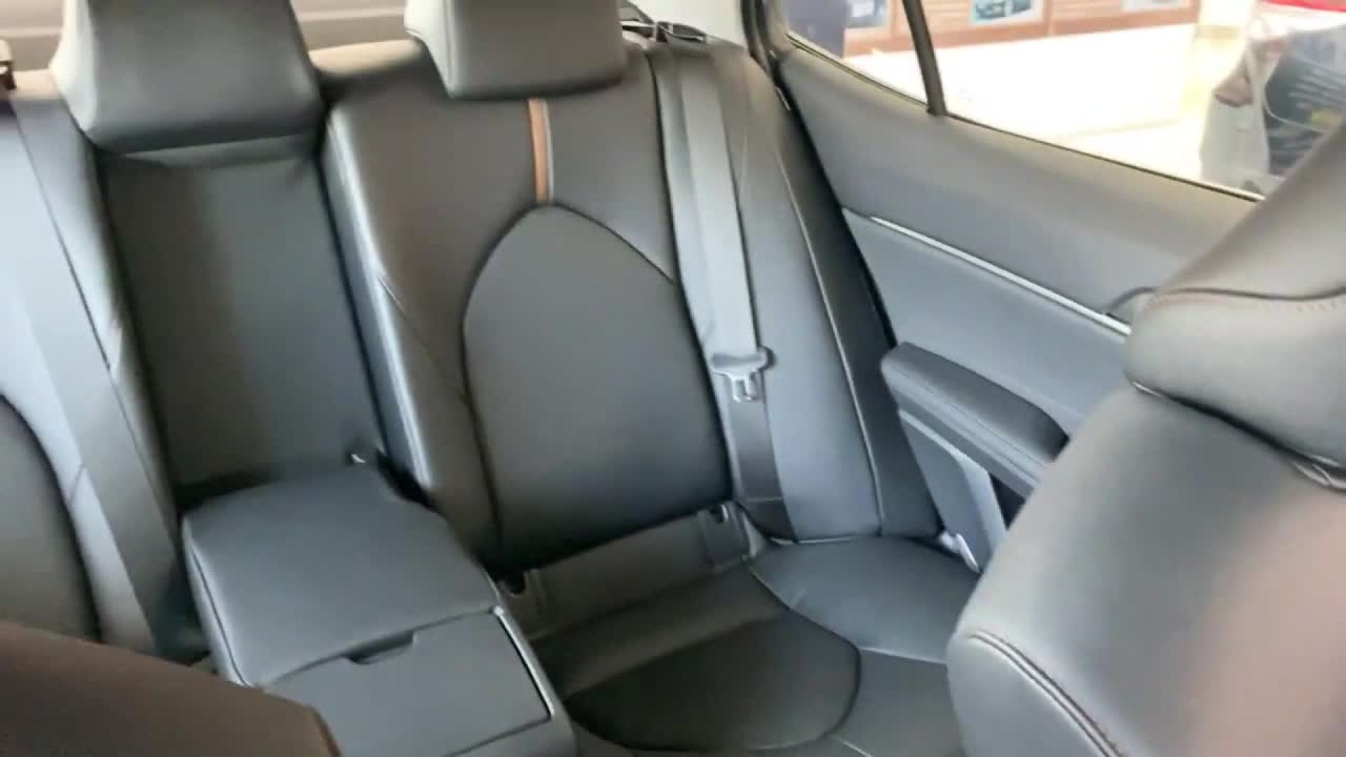 2020款丰田凯美瑞 外观与内饰实拍