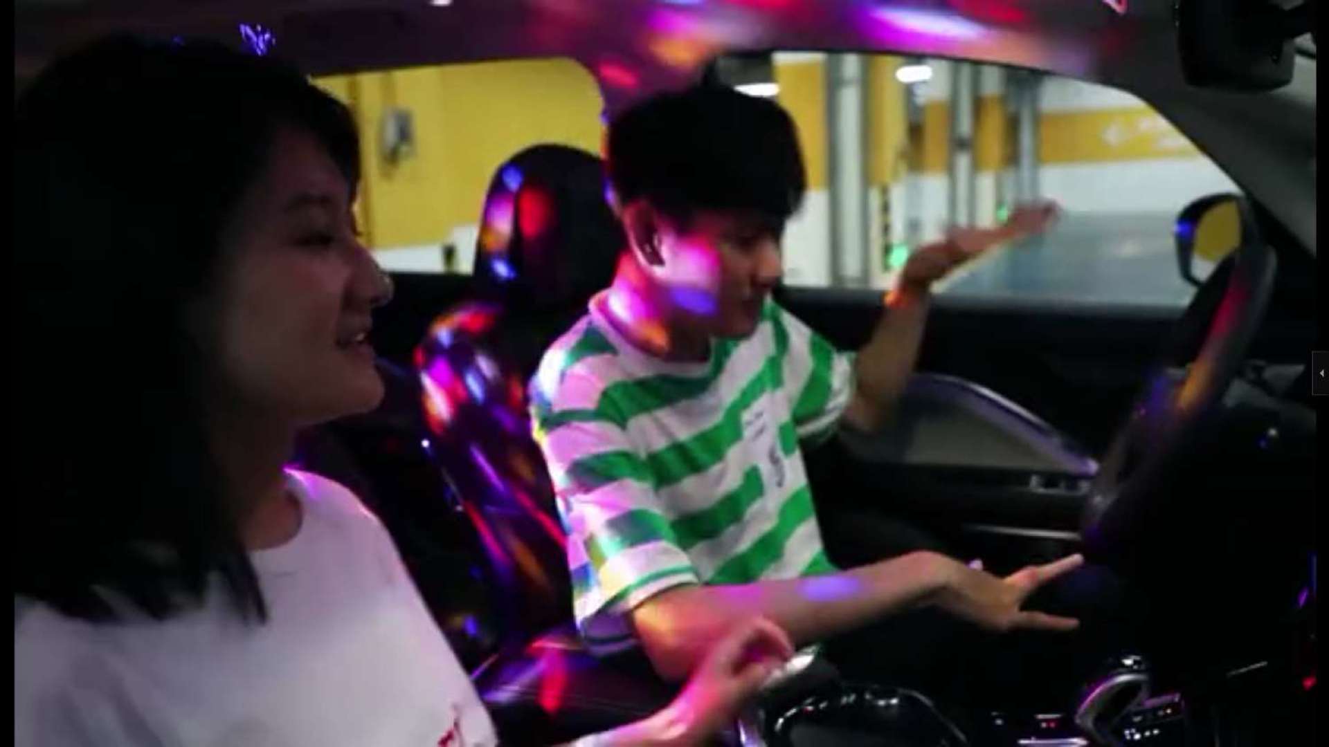 大型车内蹦迪现场,一起来嗨啊!_易车视频