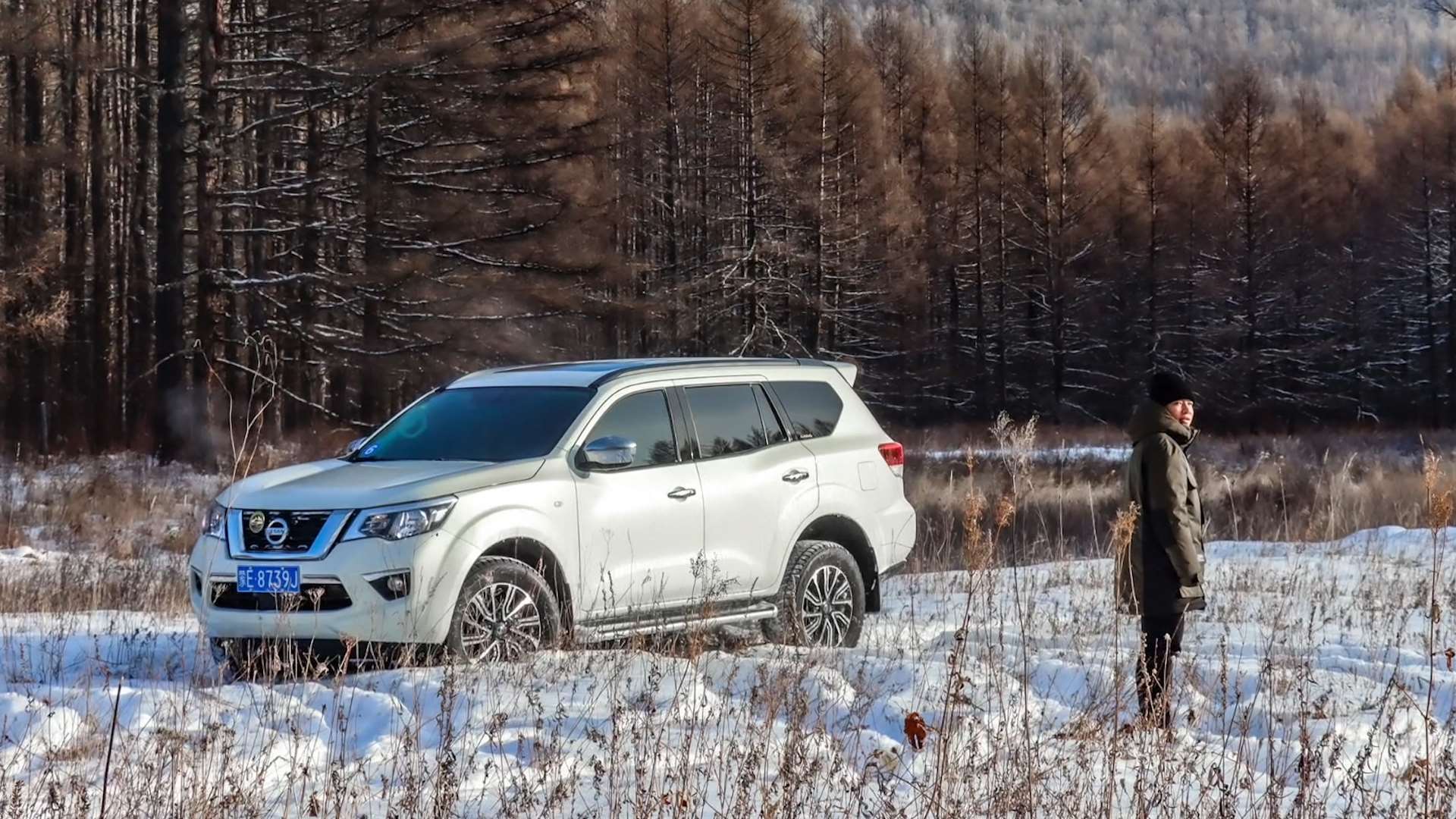 曾智聪开日产途达穿越林海雪原玩专业还是要这些家伙