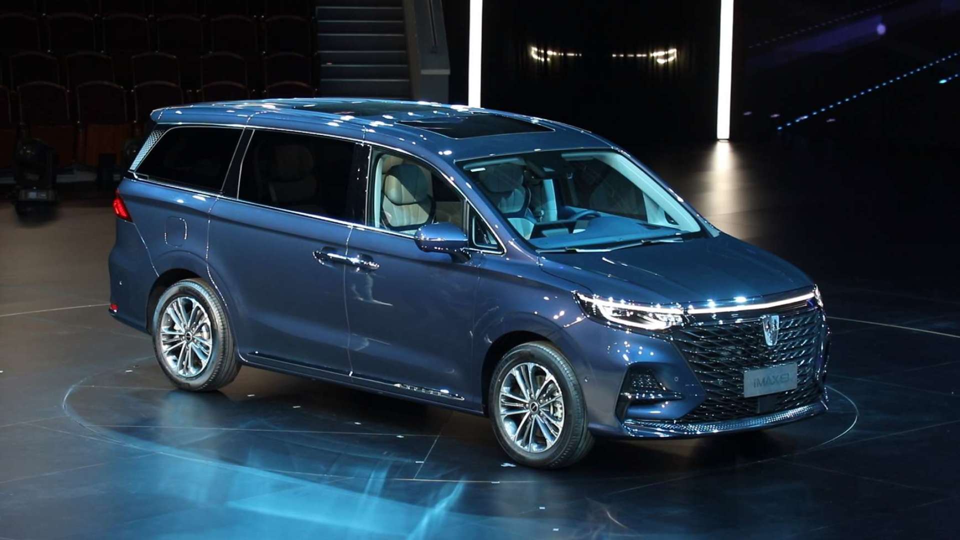 科技豪华mpv荣威imax8重磅上市,售价18.88-25.38万元