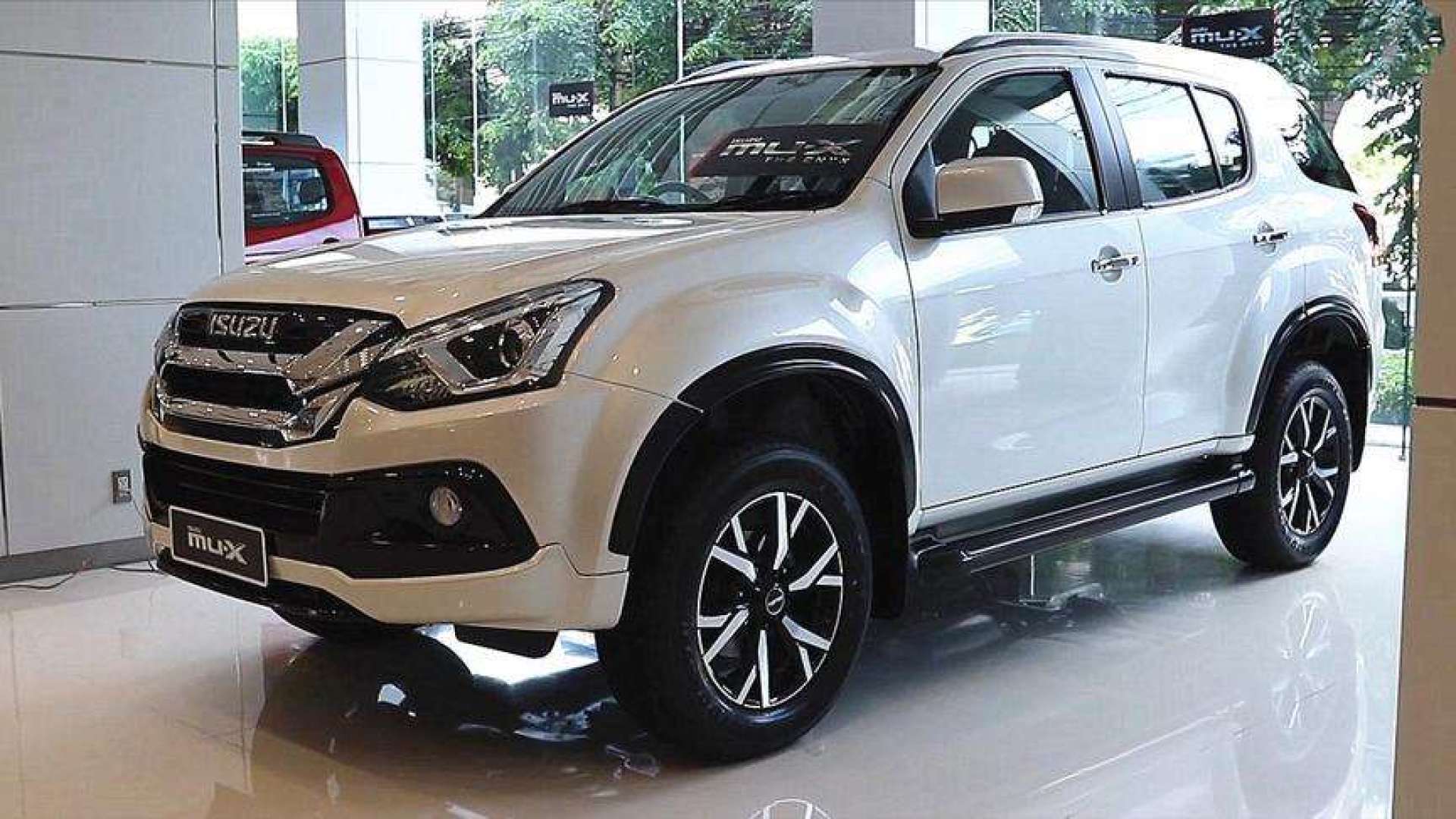 抢先实拍2020款五十铃牧游侠,放倒后两排座椅,给个不喜欢理由