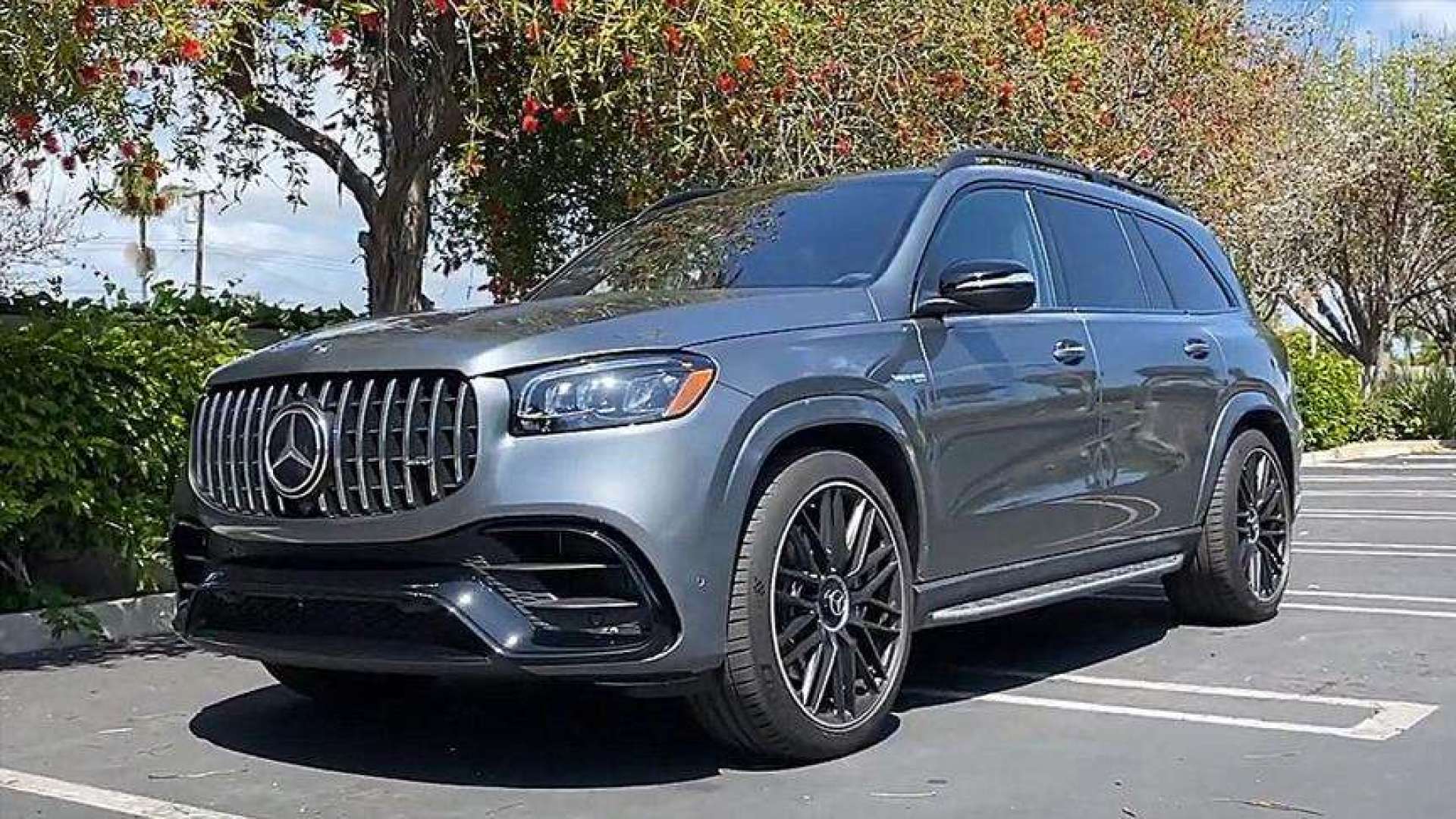 2020款奔驰gls63高清展示,拿到钥匙坐进第三排,简直不要太帅了