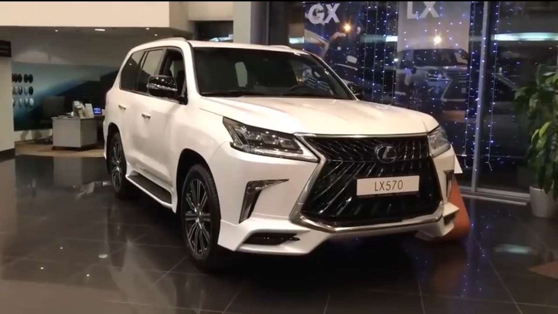 250万的2021款雷克萨斯lx570高配版,实车真霸气,买不买自己看