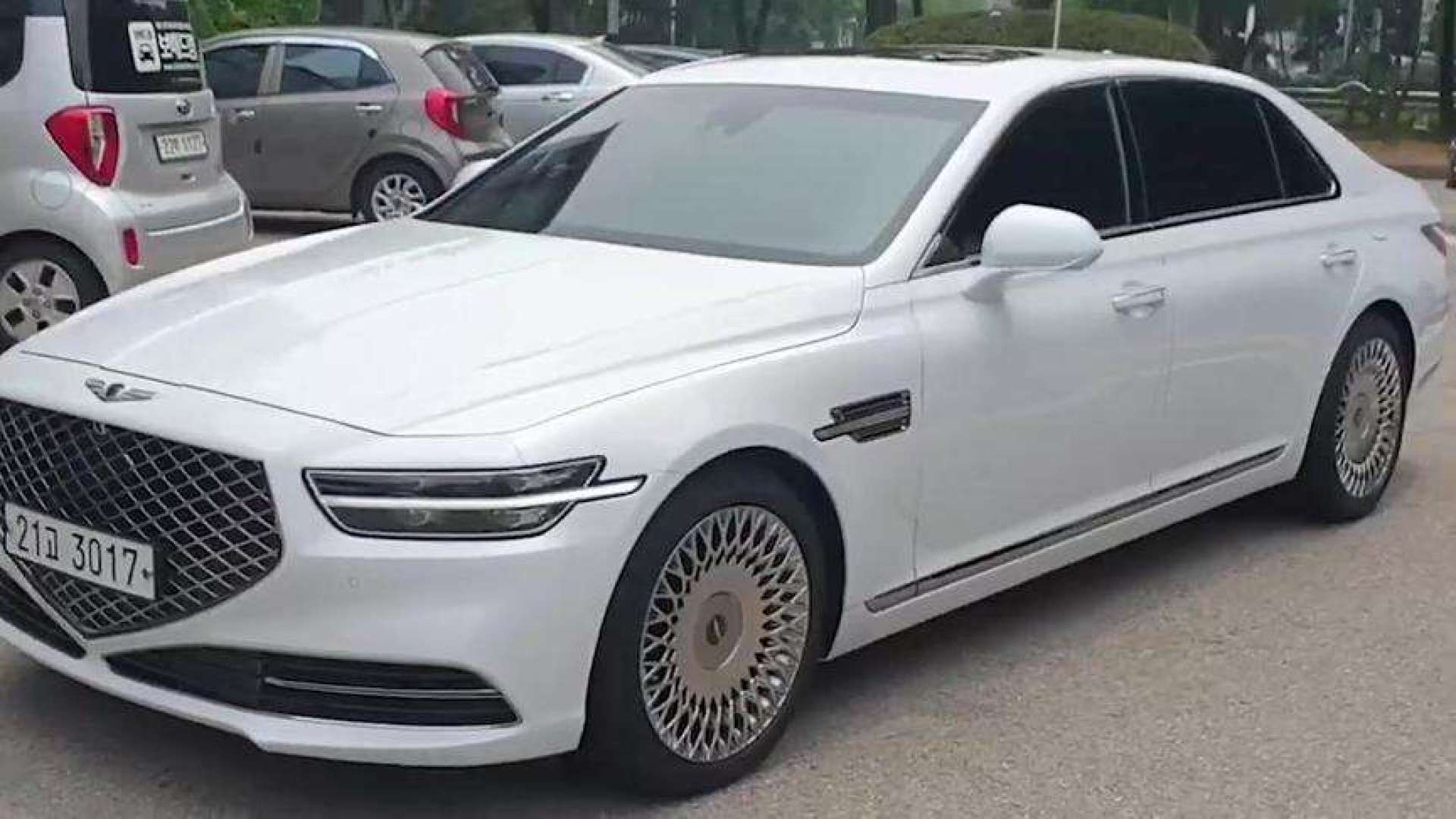 2020款现代捷恩斯g90l到货,坐进后排的那刻,我放弃了奥迪a8