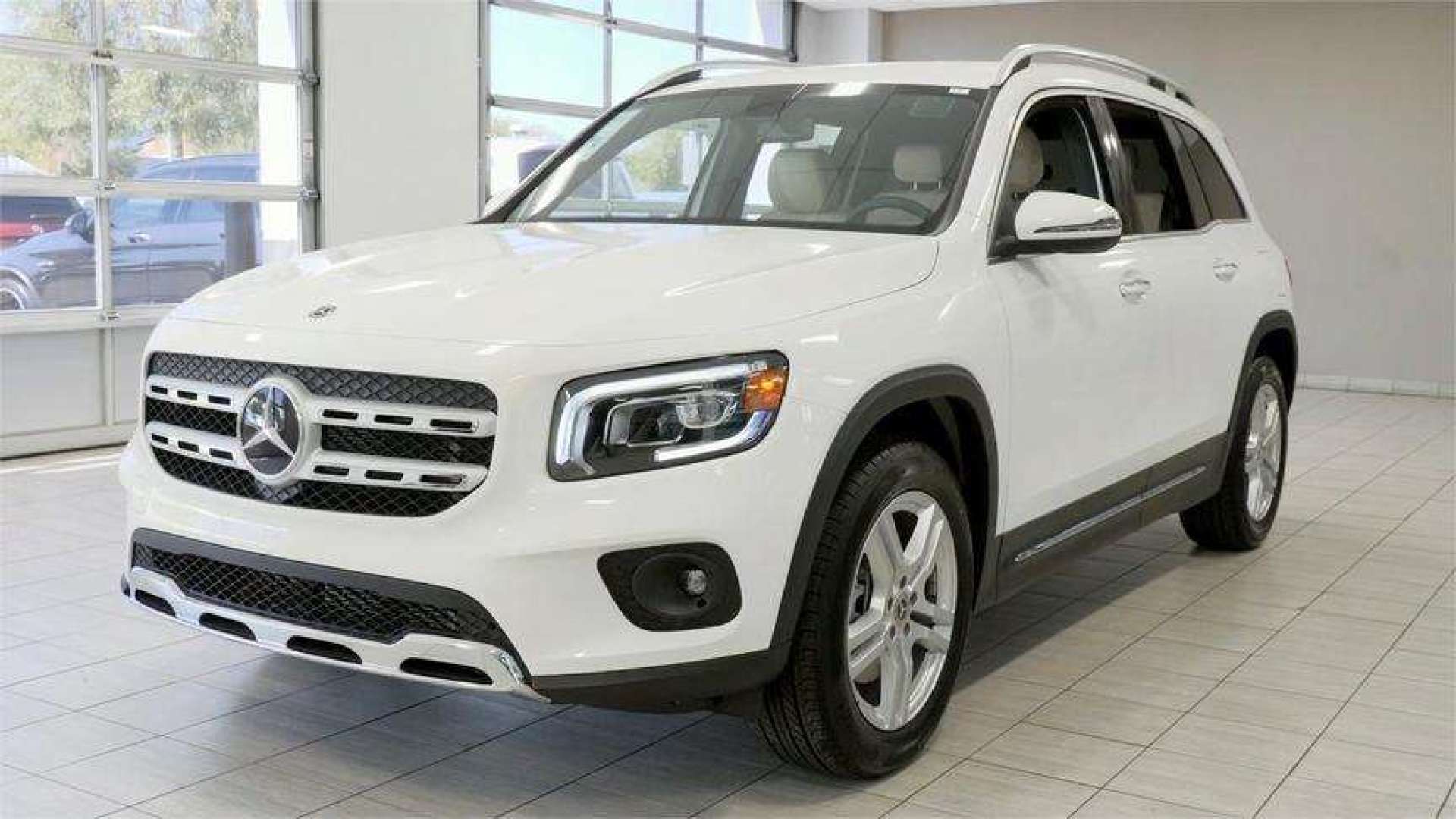 2021款奔驰glb250到店实拍,打开第三排座椅,才是霸气的开始