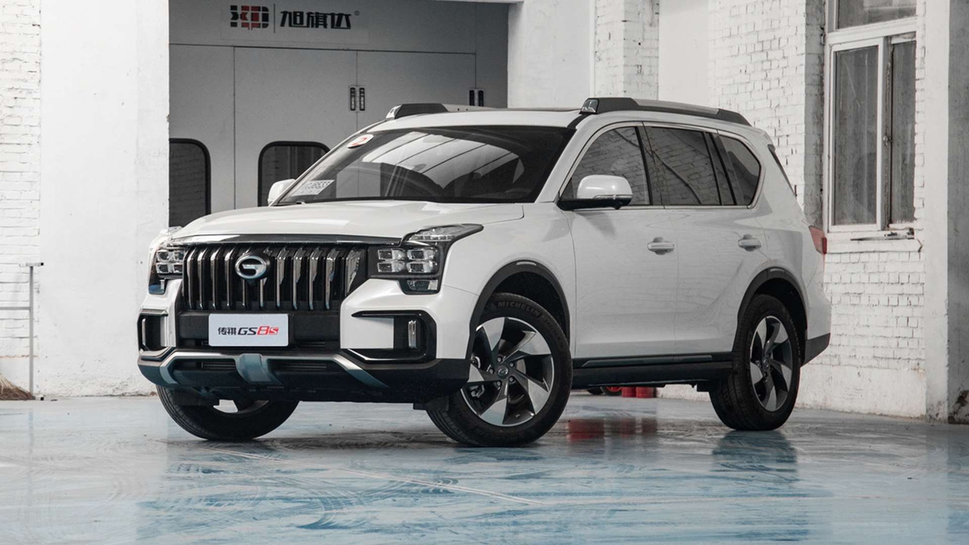 采用震天翼格栅20t大五座传祺gs8s上市1558万起售